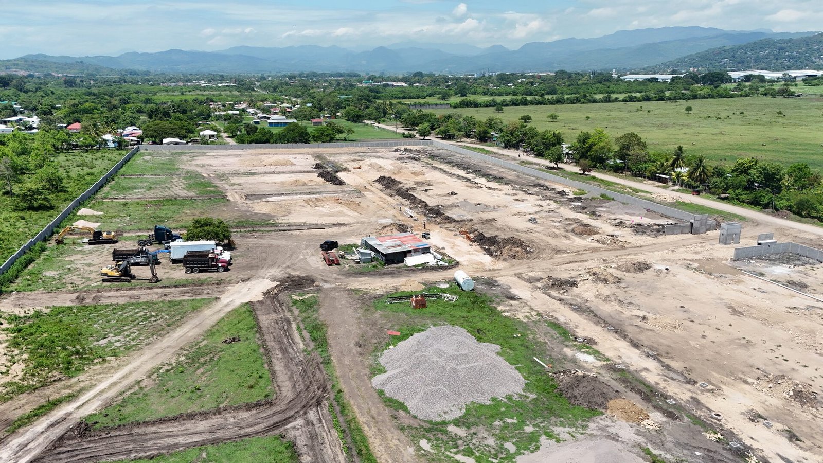 Galería de Urbanizacion Residencial La Arboleda, Villanueva, Cortes