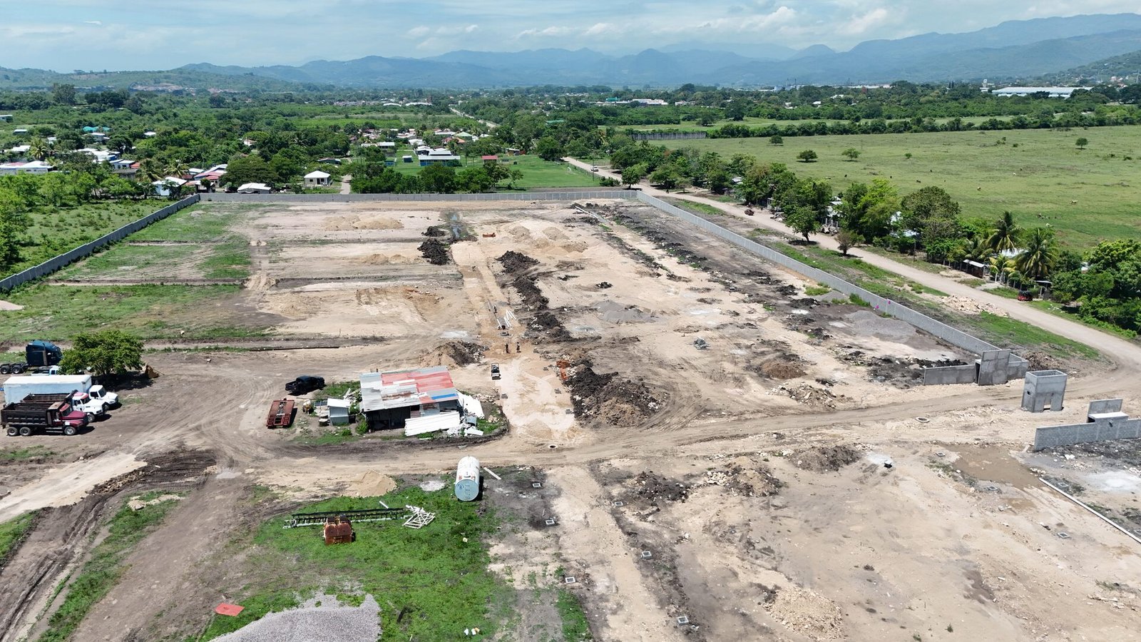Galería de Urbanizacion Residencial La Arboleda, Villanueva, Cortes