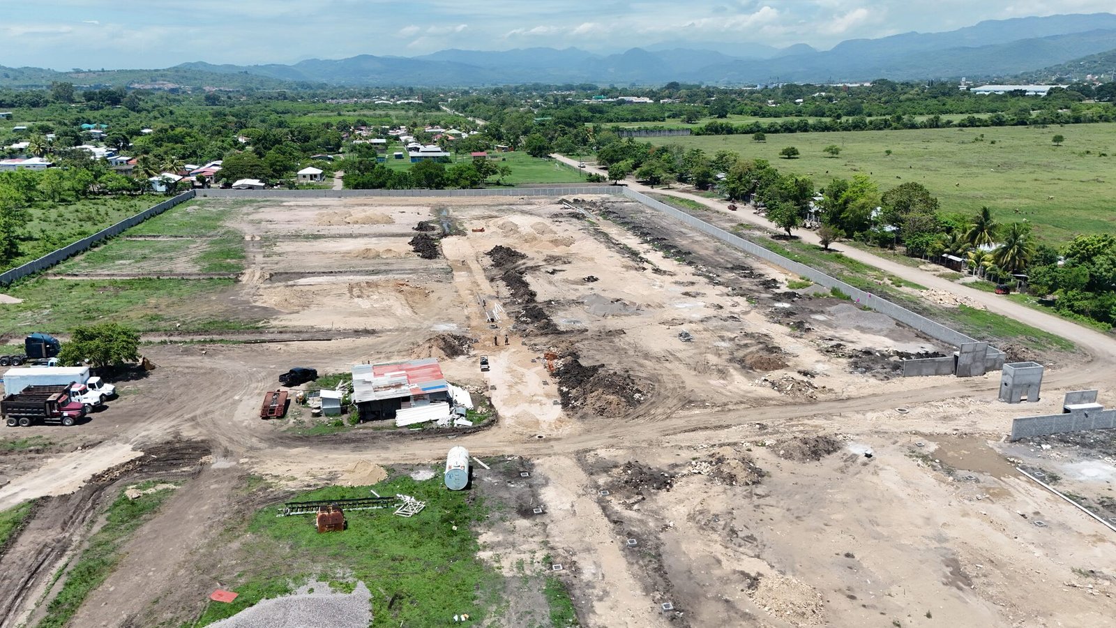Galería de Urbanizacion Residencial La Arboleda, Villanueva, Cortes