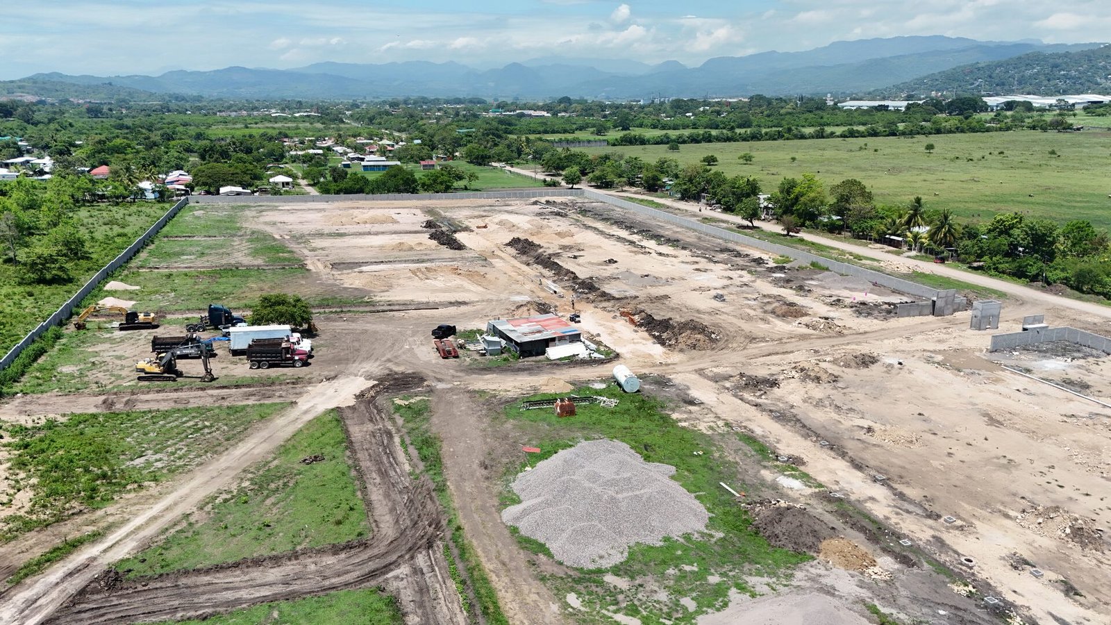 Galería de Urbanizacion Residencial La Arboleda, Villanueva, Cortes